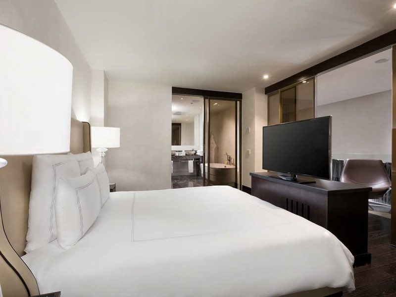 Swissotel_rooms_grand_Duplex_suite_gallery03